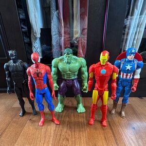 MARVEL Superhero Action Figures Set
